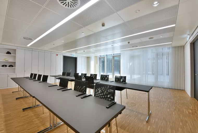 Installation de bandes verticales réglables