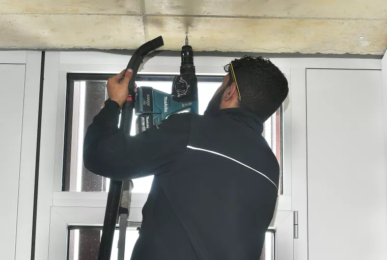 Installation de bandes verticales réglables