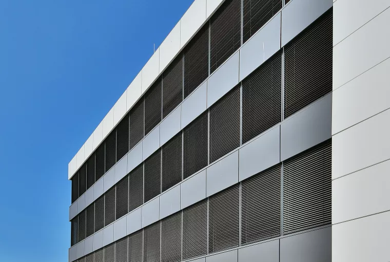 Fourniture et pose de brise-soleil orientable au siège de la société WAGNER