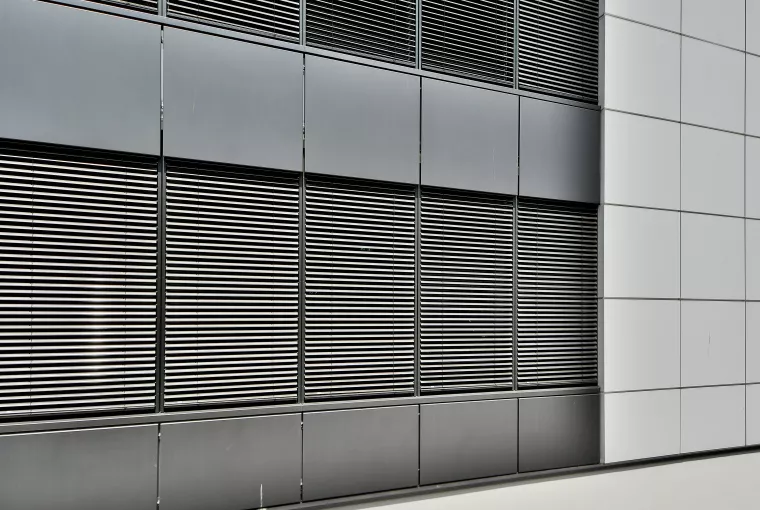 Fourniture et pose de brise-soleil orientable au siège de la société WAGNER