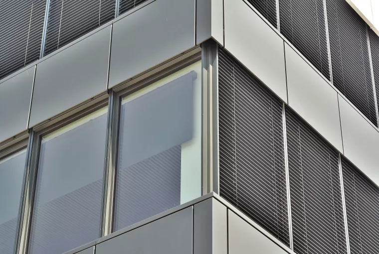 Fourniture et pose de brise-soleil orientable au siège de la société WAGNER