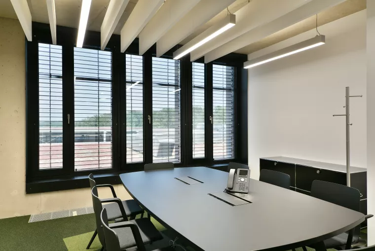 Fourniture et pose de stores intérieurs dans les bureaux du ministère de la défense